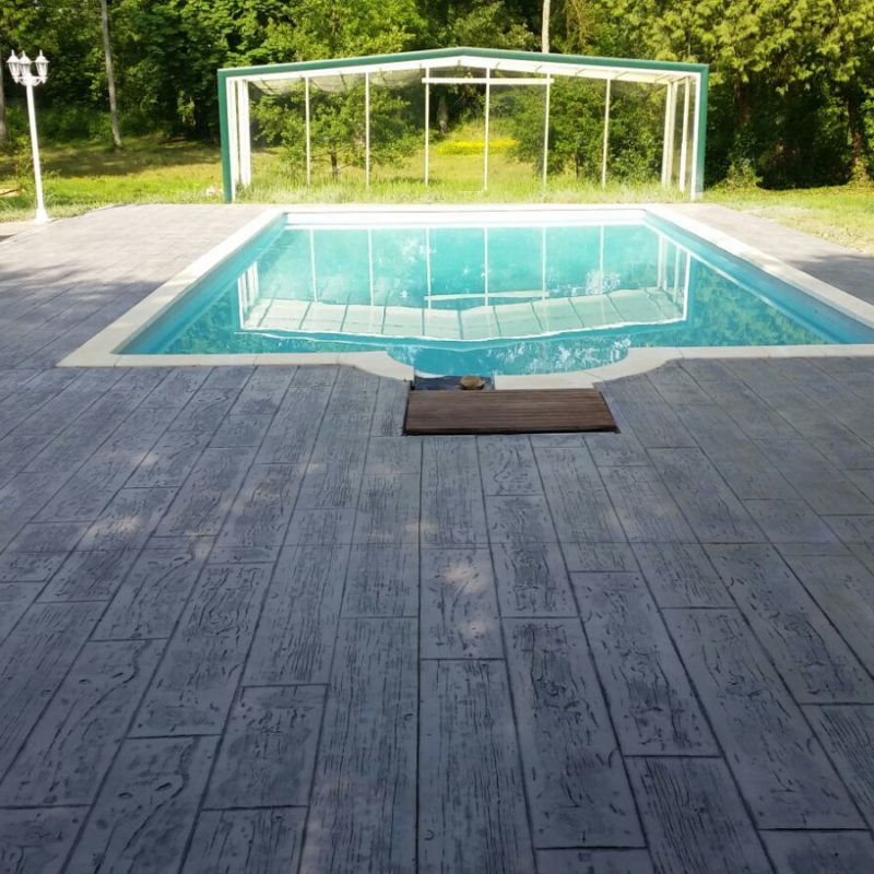 beton imitation bois pour plage piscine