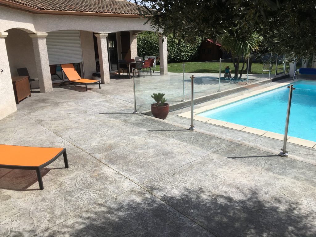 rix d'une terrasse en béton de 40m2